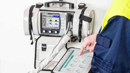 Bluetooth® Data Transmission MEDUMAT Standard² is operated by rescue personnel in BiLevel mode